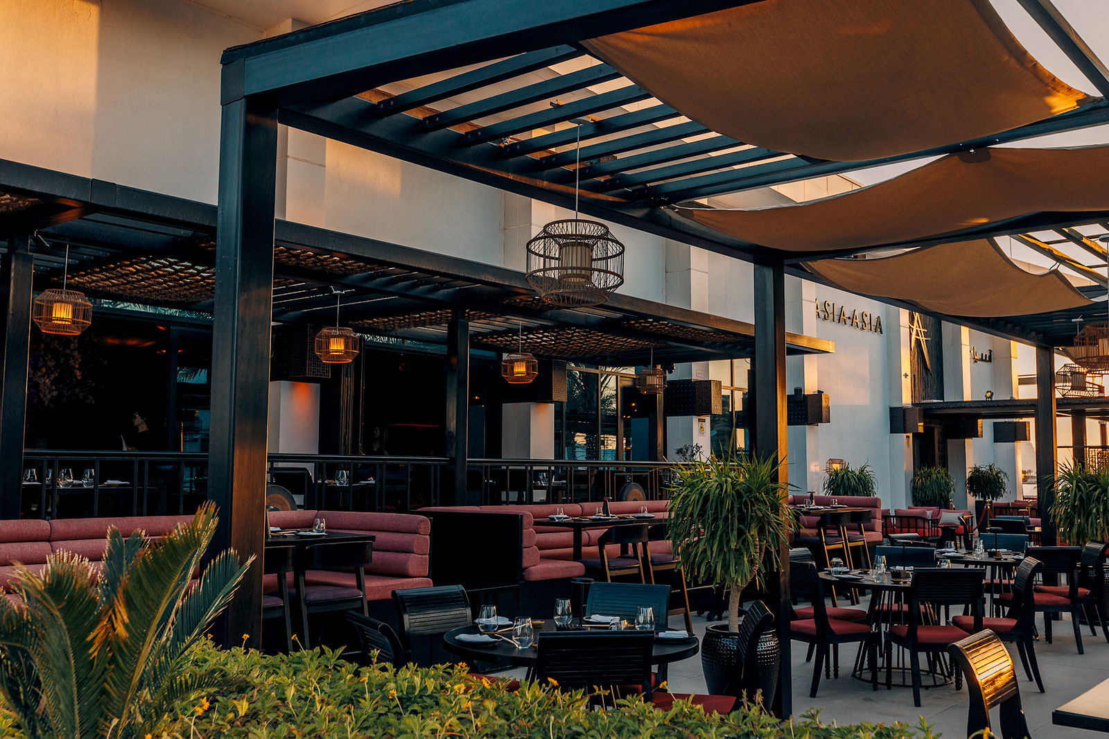 Waterfront dining at Asia Asia, Abu Dhabi